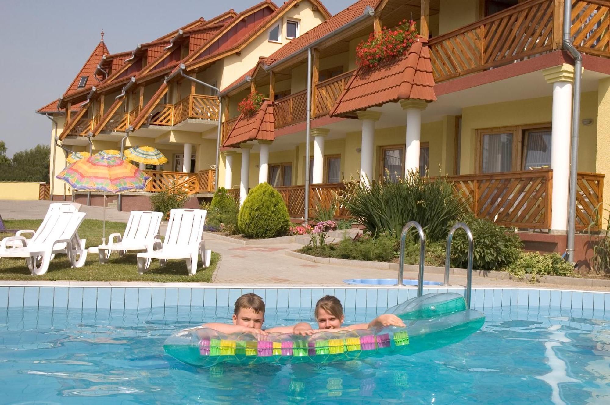Erika Pension Keszthely Ngoại thất bức ảnh